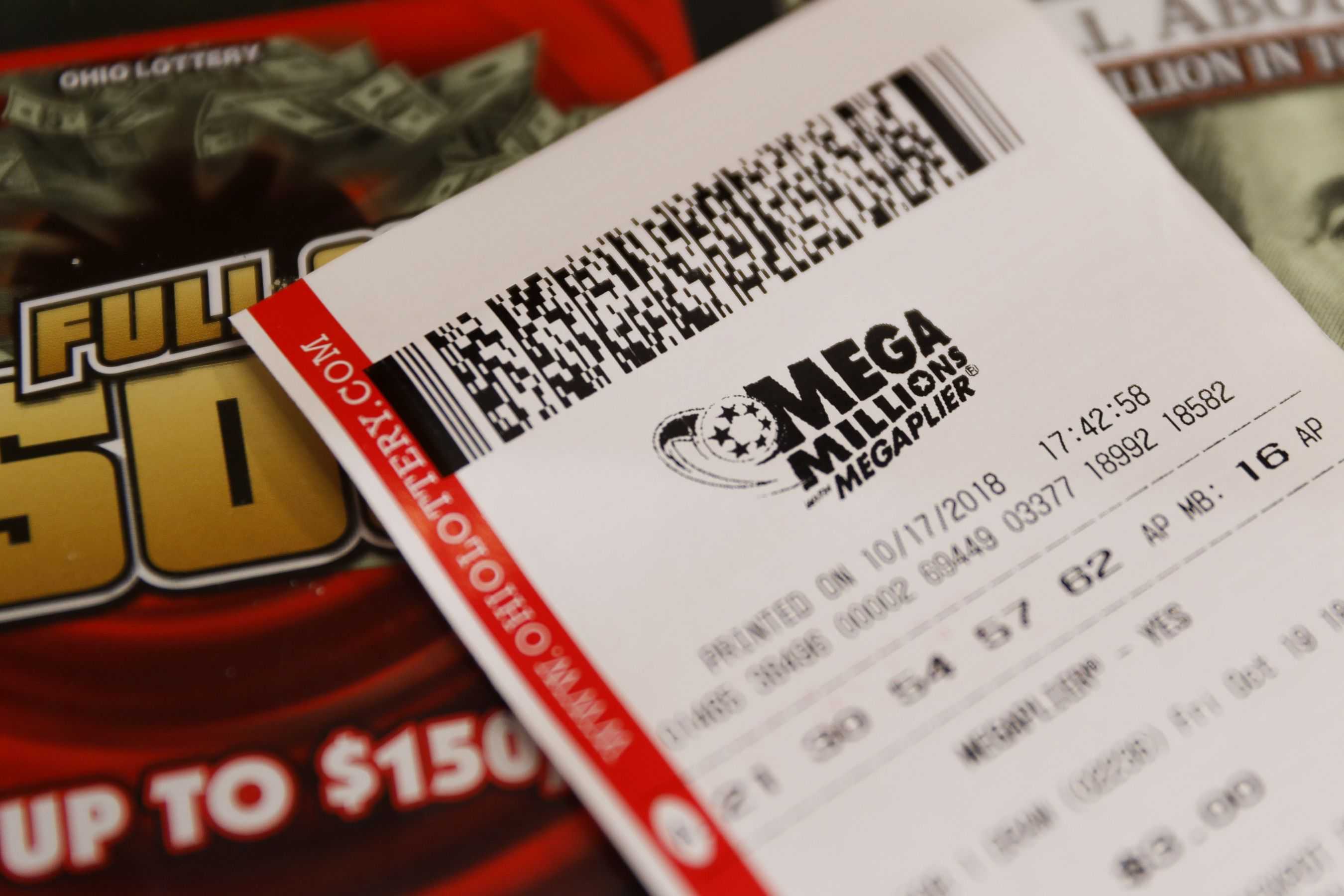 Потерянные лотерейные билеты. Mega millions Lottery ticket. Американская лотерея мега миллион. Выигрыш в американскую лотерею. Лотерея мега миллион джекпот.